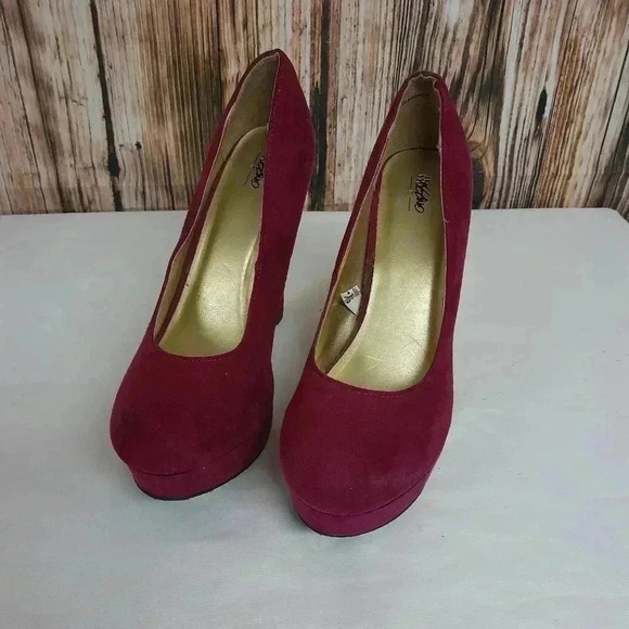 Heels - Picture 1 of 9